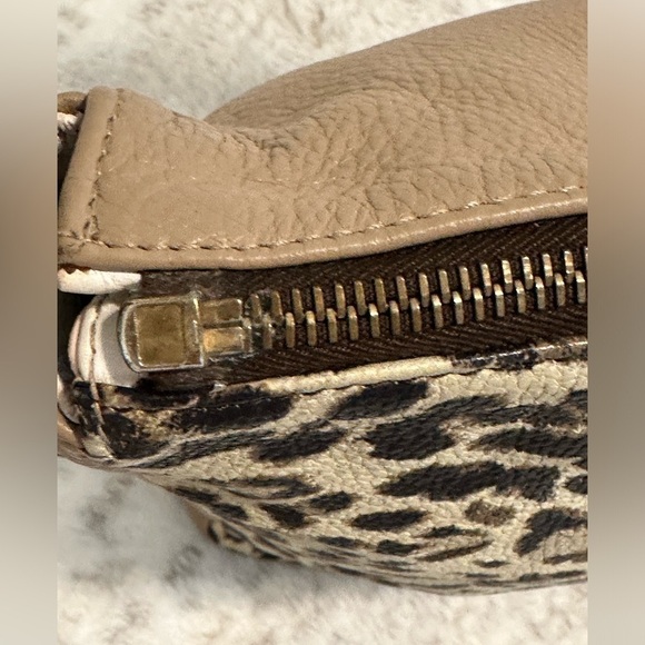 Furla made in Italy, Leather Cheetah Print Crossbody/ Shoulder Bag, Adj straps - Picture 4 of 15